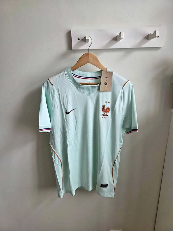 Transformation avant après d’un maillot, photo source